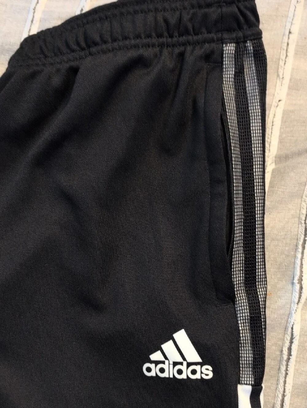 adidas classic black